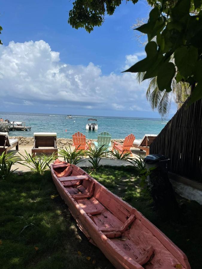 Hotel Sunsets Del Rosario Isla Grande  Exterior photo