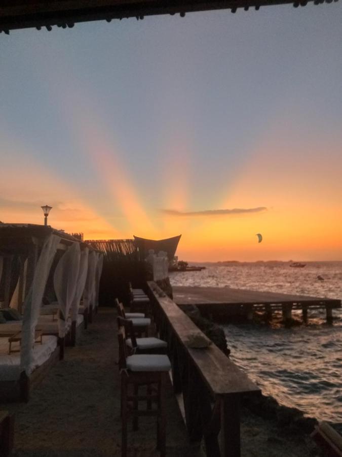 Hotel Sunsets Del Rosario Isla Grande  Exterior photo